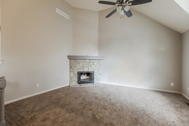 Building Photo - 910 Maple St