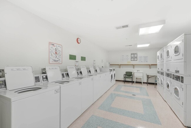 Building Photo - Cascades Village (55+)