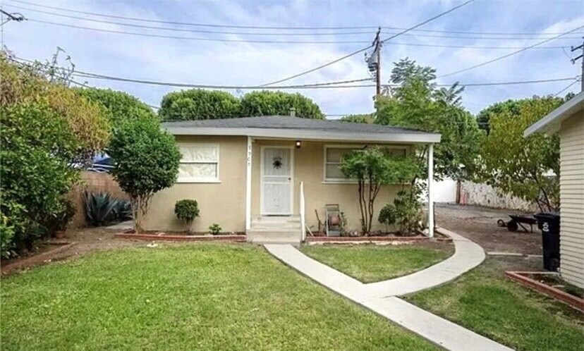 Front view of detached house (no shared walls) - 7908 Friends Ave