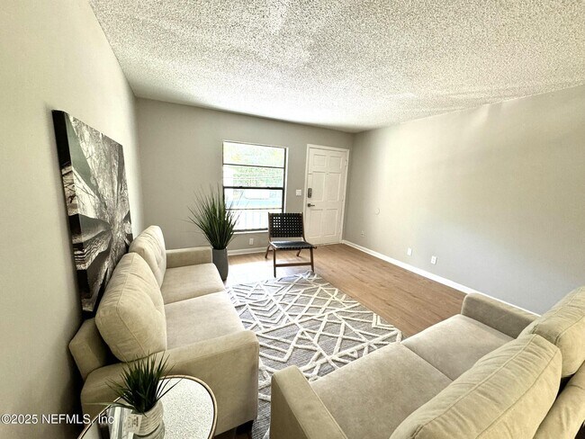 Foto del edificio - 7090 Wiley Rd