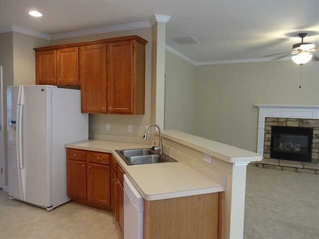 Building Photo - 301 Abbey Court