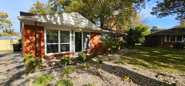 Foto del edificio - HOUSE FOR RENT