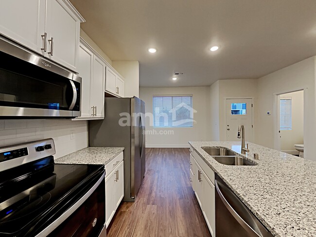 Building Photo - 33013 Lookout Ln