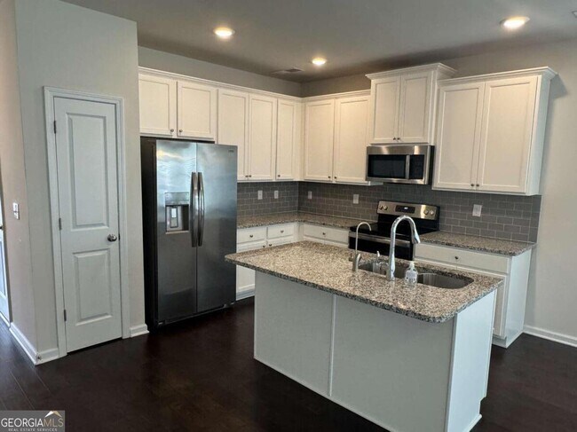 Building Photo - 3376 Highbury Way