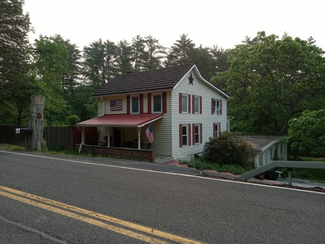 Primary Photo - 1560 Lucas Avenue Ext