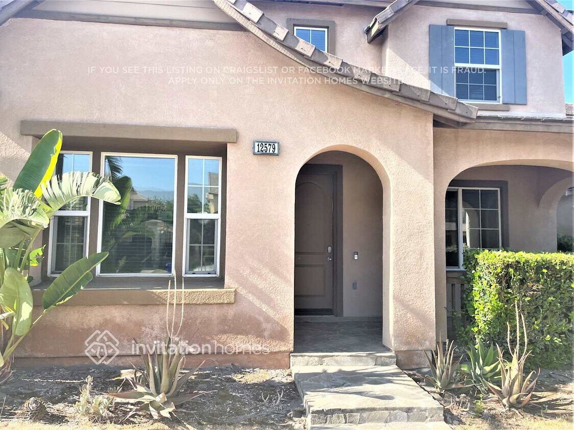 Foto principal - 12579 Chimney Rock Dr
