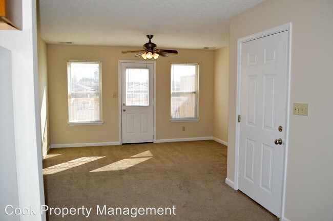 Foto del edificio - 2056 Stonehenge Ave