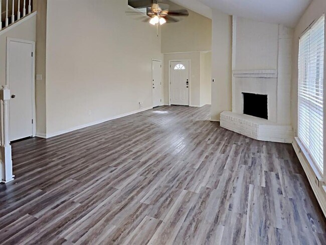 Building Photo - 15215 Bedford Glen Dr