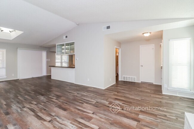 Foto del edificio - 2703 Blackwood Dr