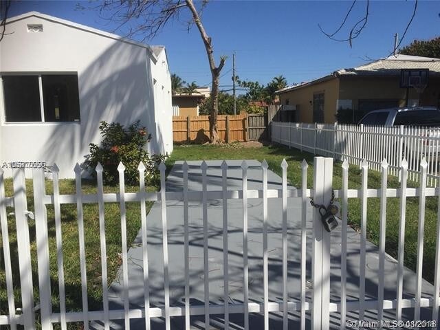 Foto del edificio - 2391 SW 24th St