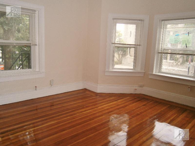 Primary Photo - 385 Harvard St