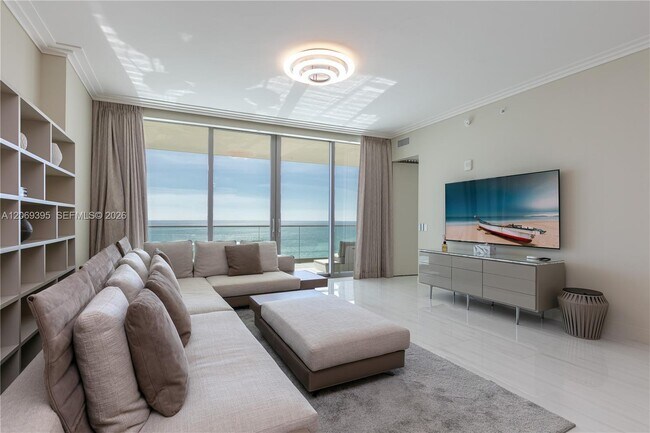 Foto del edificio - 18975 Collins Ave