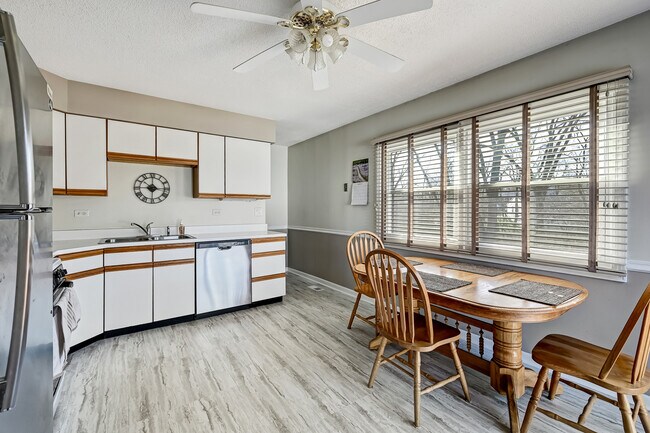 Building Photo - 2853 Crabtree Ave