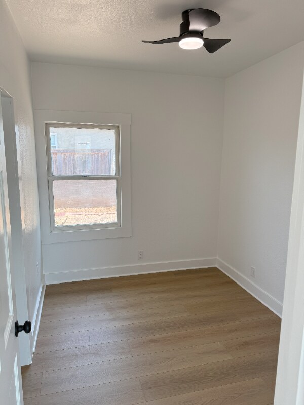 Foto del edificio - 1033 E 16th St