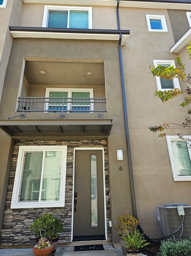 Foto del edificio - 11737 Florence Ave