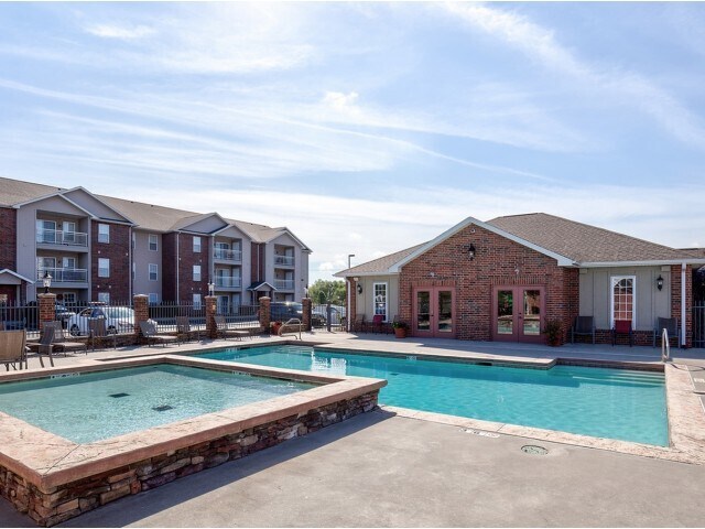 Piscina - Embassy Ozark