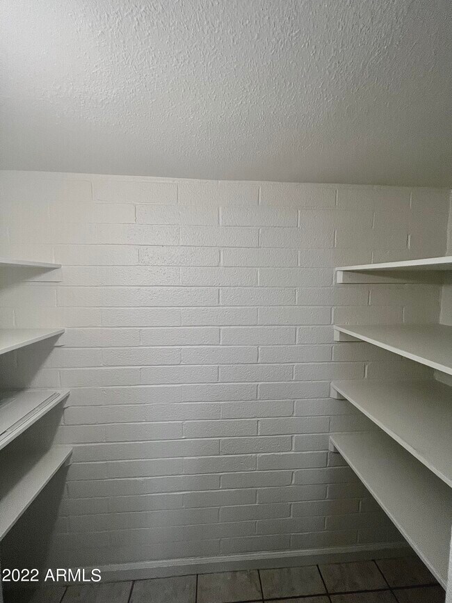 Foto del edificio - 8073 E Glenrosa Ave