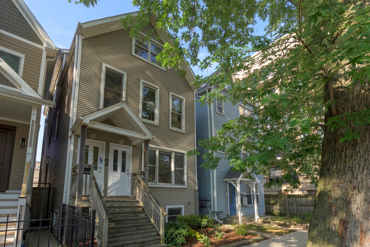 Primary Photo - 1644 W Fletcher St