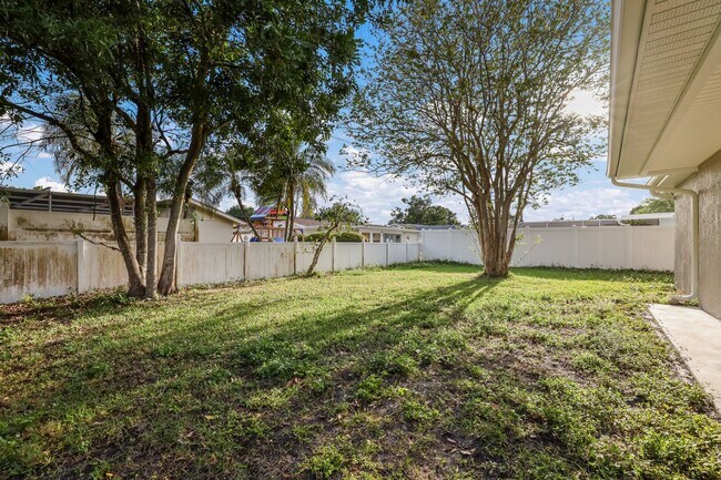 Foto del edificio - Nicely Remodeled & Updated 3 Bedroom 2 Bat...