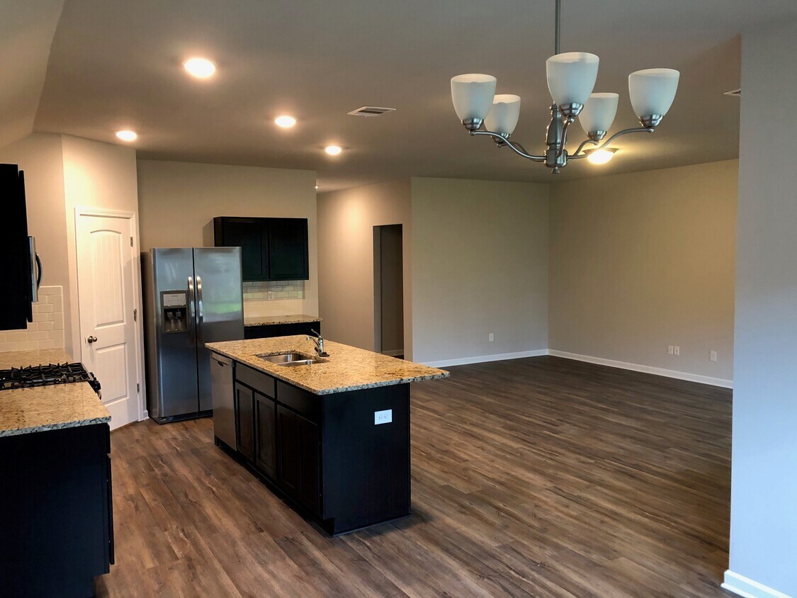 Foto del edificio - 16831 Highland Heights Dr