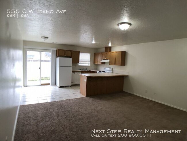 Building Photo - Large 2 bedroom