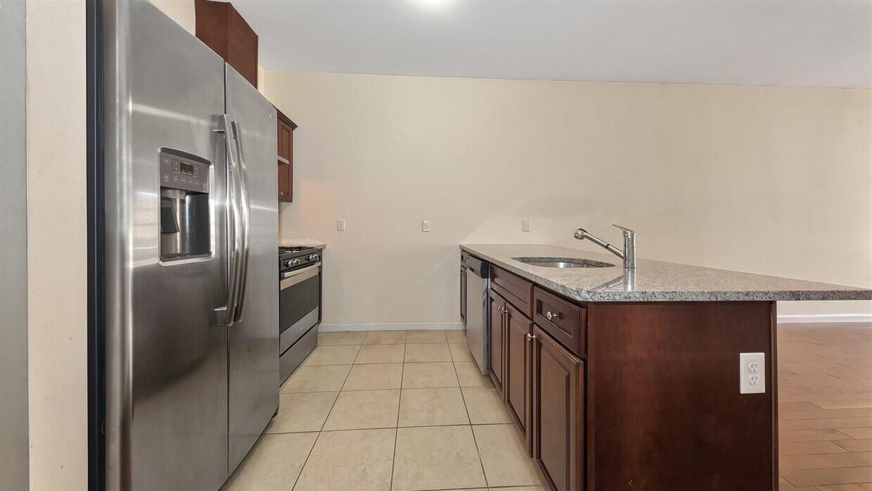 Primary Photo - 380-1/2 Avenue C