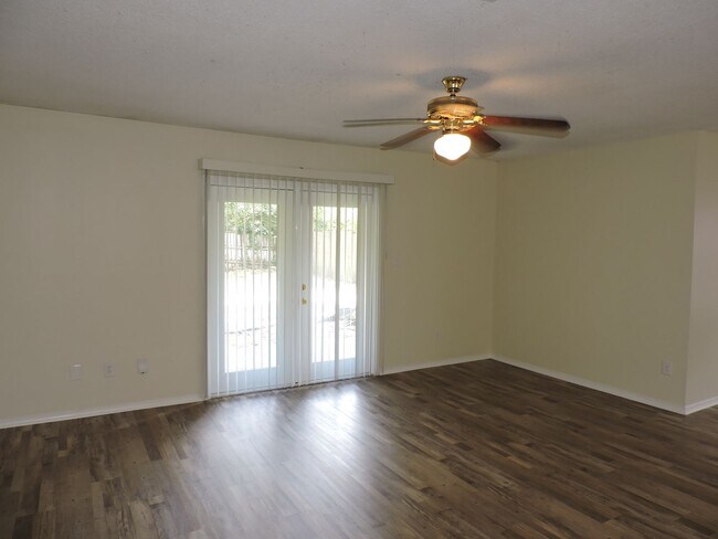 Foto del edificio - Nice home in Northeast Pensacola!