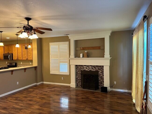 Building Photo - Spanos Park East Beautiful 4 bd 3 bath wit...