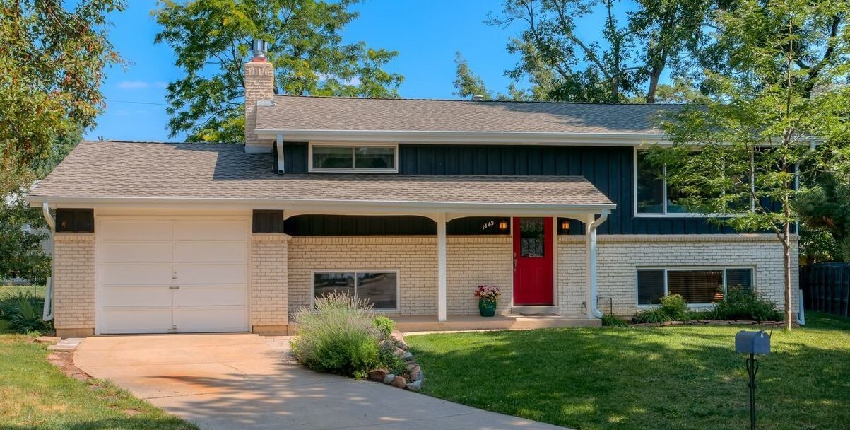 Foto principal - Updated 4 Bed 2 Bath Home In Ideal South B...