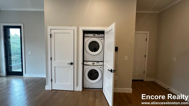 Building Photo - 16-18 Highgate St. Unit 303