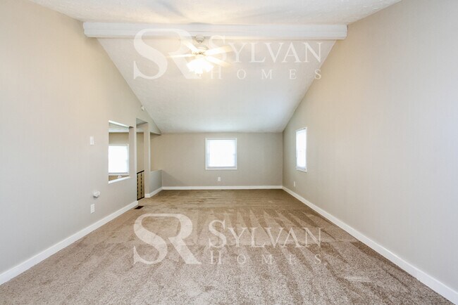 Foto del edificio - Prepare to be impressed by this 4 bedroom,...