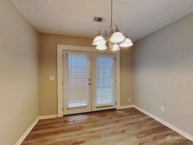 Foto del edificio - 1124 Whisper Wind Dr