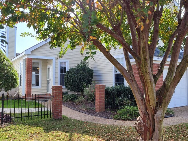 Foto del edificio - 3 Bedroom Detached Condo in Highly Desirab...