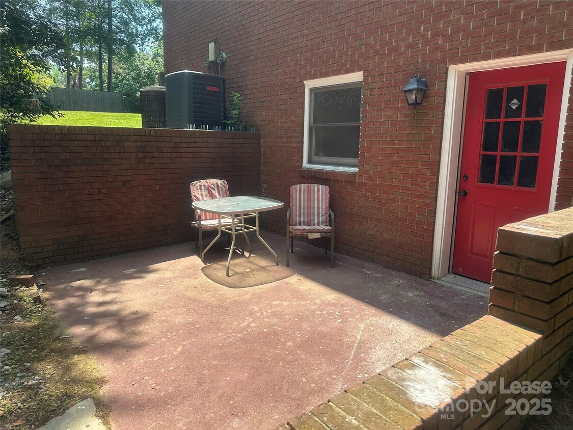 Primary Photo - 1122 Autumnwood Ln