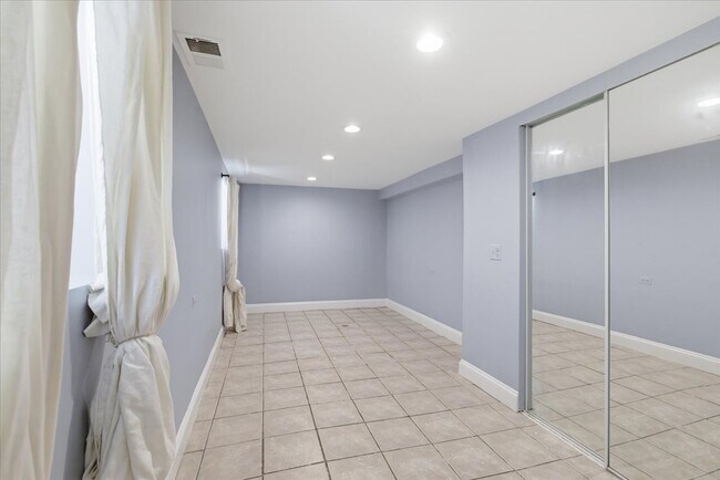 Foto del edificio - 2117 N Humboldt Blvd