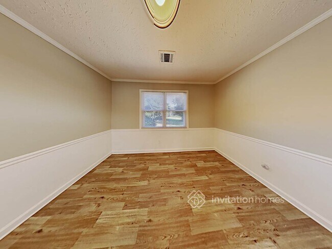 Building Photo - 3712 Windy Hill Dr SE