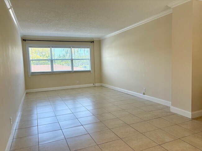 Foto del edificio - 2555 NE 11th St
