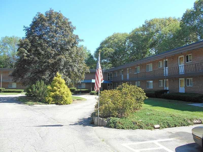 Primary Photo - 72 W Shore Rd