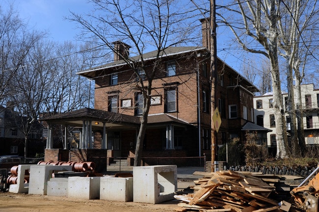 Building Photo - 3511 Baring St