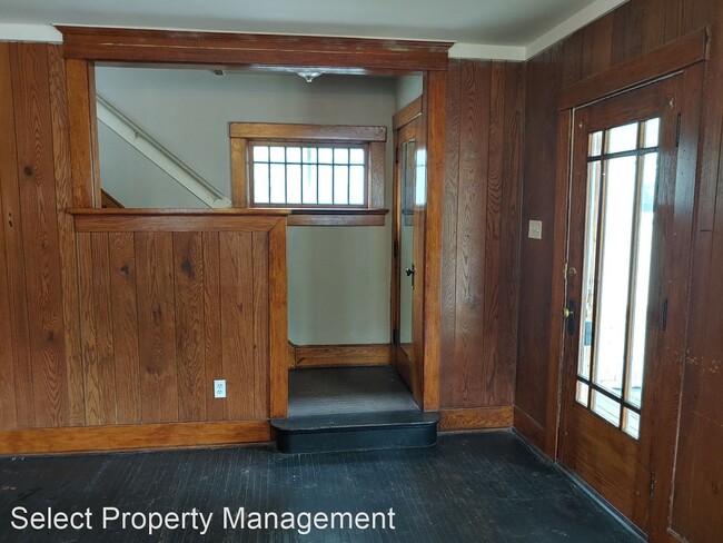 Building Photo - 3 br, 1 bath House - 2911 Broadway