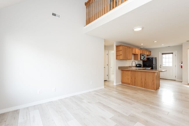 Building Photo - Sullivan Duplex