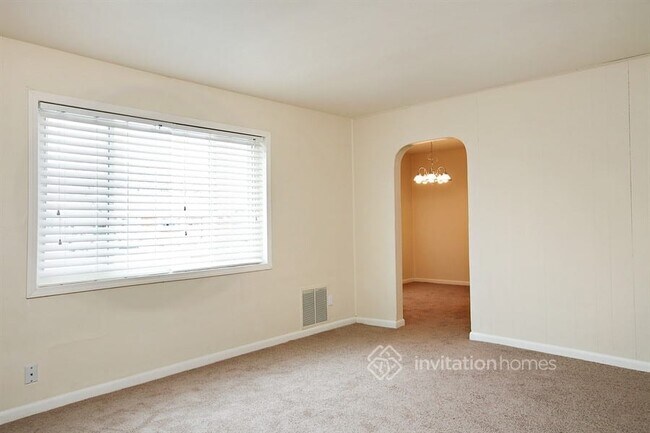 Building Photo - 1240 E 95th Ave