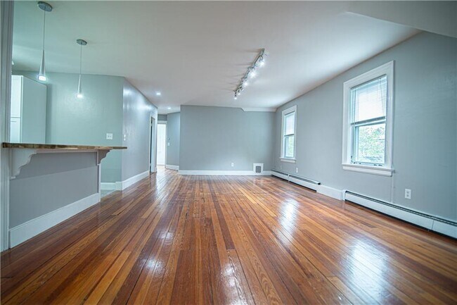 Foto del edificio - 80-80 Forest St