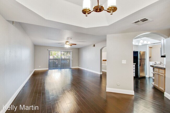 Building Photo - 2 br, 1.5 bath House - 5104 N 32nd Unit 122