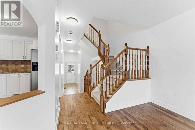 Building Photo - 123 Silvermoon Crescent