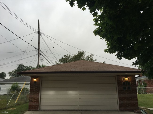 Building Photo - 3 br, 1.5 bath House - 11246 Busch Ave