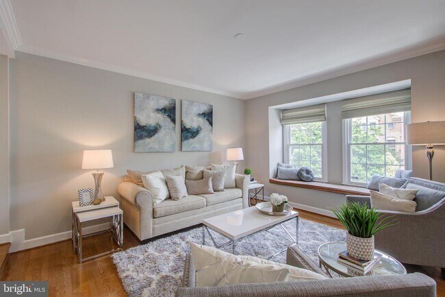 Building Photo - 8047 Merry Oaks Ct