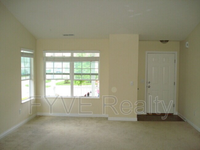 Foto del edificio - 7167 Hillmont Dr