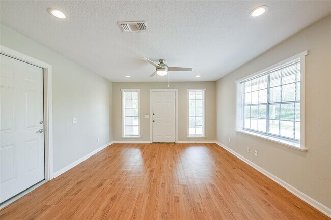 Foto del edificio - 9117 Harvest Acres Dr