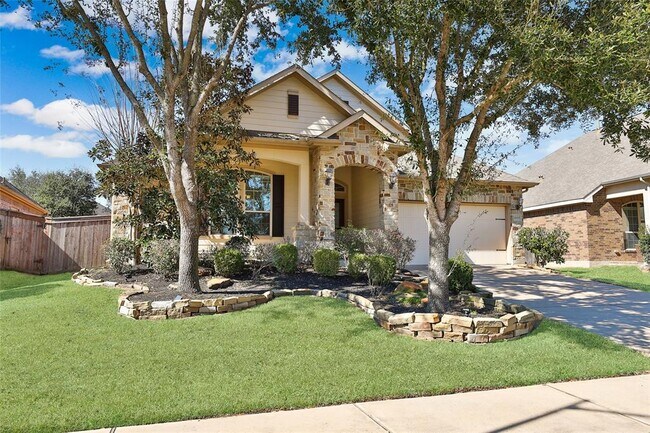 Foto del edificio - 10015 White Pines Dr